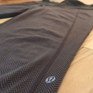 Lululemon chevron Groove pants (size 6)